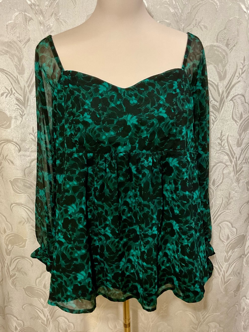 Isabel Maternity by Ingrid & Isabel Green Black Abstract Floral Long Sleeve Top